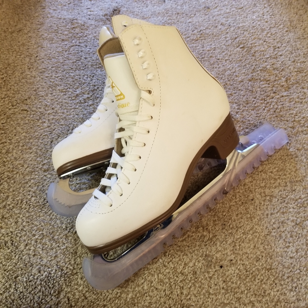 White leather figure skates, Jackson Mystique, sz6